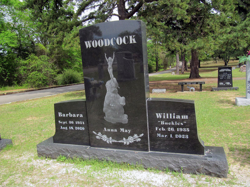 File:Woodcock Grave.jpg