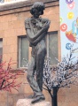 Leonid Engibarov statue.jpg