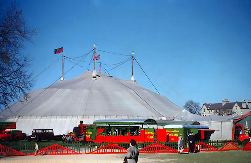 File:Mills Circus Cambridge.jpeg