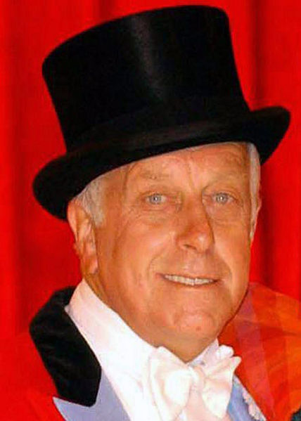 File:Norman Barrett.jpeg