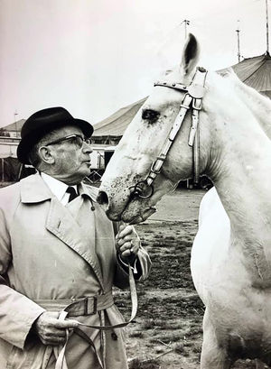 Oskar Hoppe and Horse.jpg