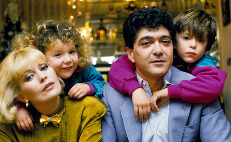 File:Angel Cristo - Family Group.jpg