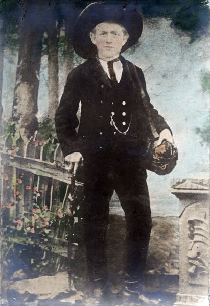 File:Young Henricksen.jpeg