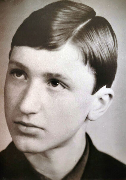File:Young Valentin Gneushev.jpg