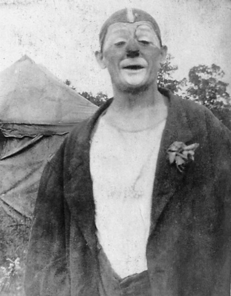 File:Otto Griebling (c.1920).jpg