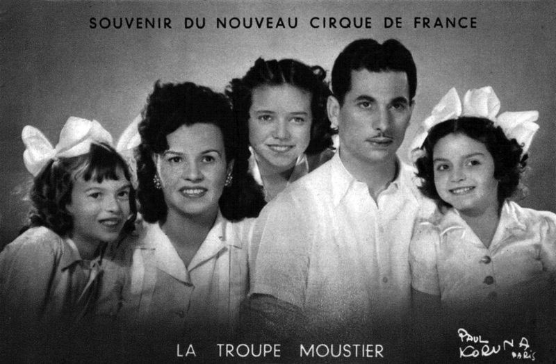 File:Troupe Moustier copy 2.png