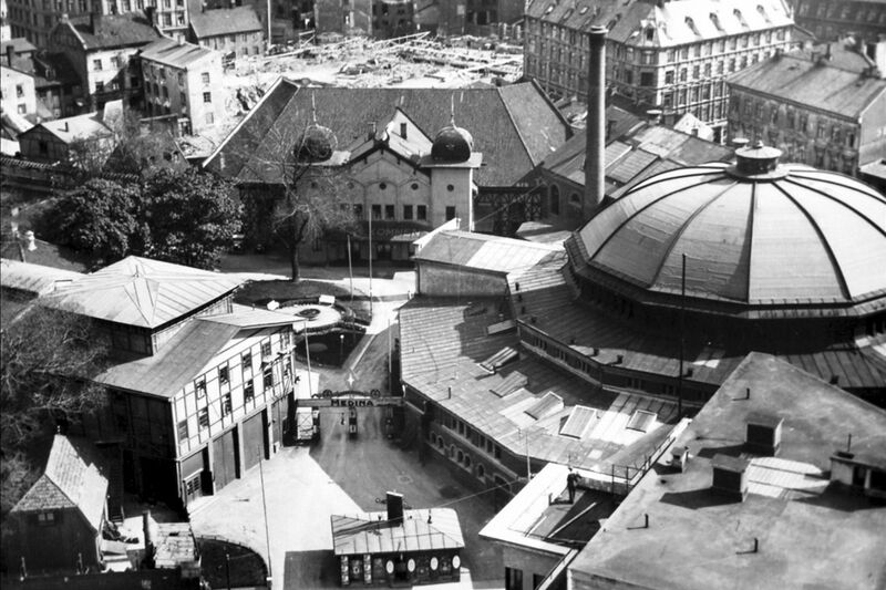 File:Oslo Cirkus and Tivoli.jpg