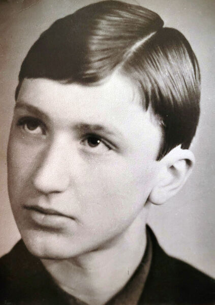 File:Valentin Gneushev Teens.jpg
