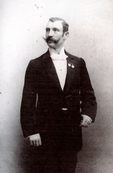 File:Emanuel Blumenfeld - full image.jpg