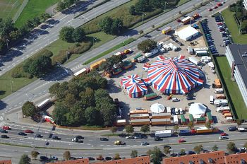 CIRKUS BENNEWEIS.jpg