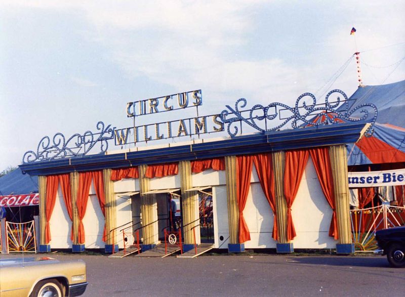 File:Circus Williams in Krefeld-1968.jpg