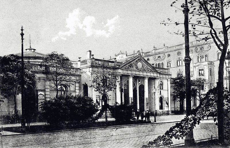 File:Magdeburg Circus.jpg
