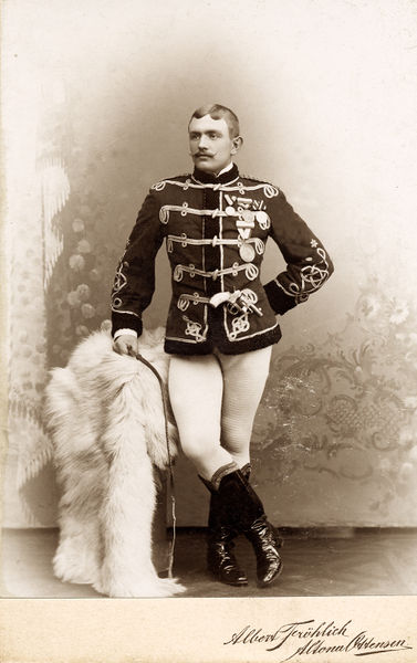 File:Henrik Henricksen Portrait.jpeg