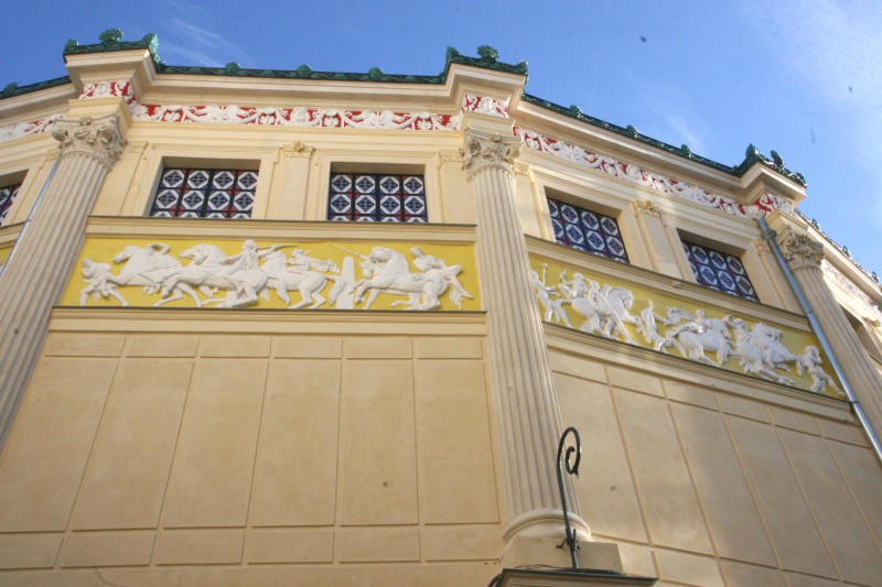 File:Cirque d'Hiver façade detail.jpg
